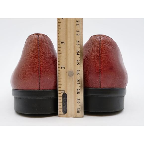 Clarks Flats Womens 9 Brown Leather Bow Slip On Comfort Shoes Round Toe - Picture 9 of 11